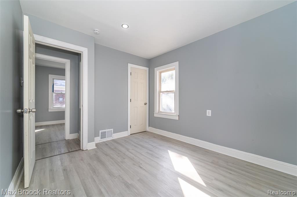 9327 Schaefer Highway, Detroit, MI 48228 — Photo 20