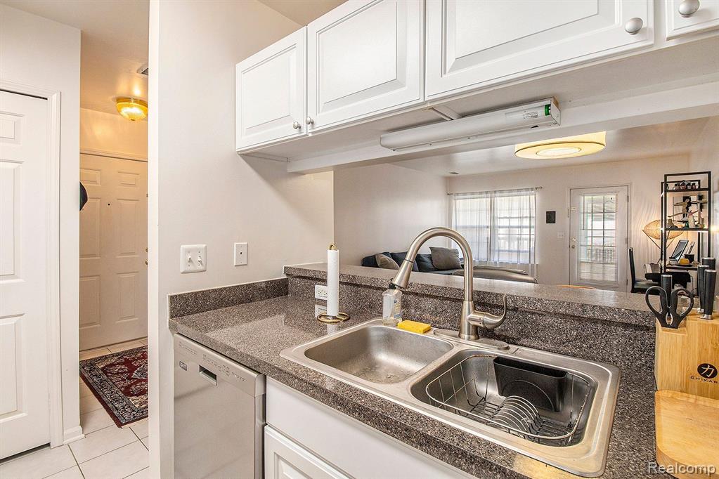 2808 S Knightsbridge Circle, Ann Arbor, MI 48105 — Photo 20