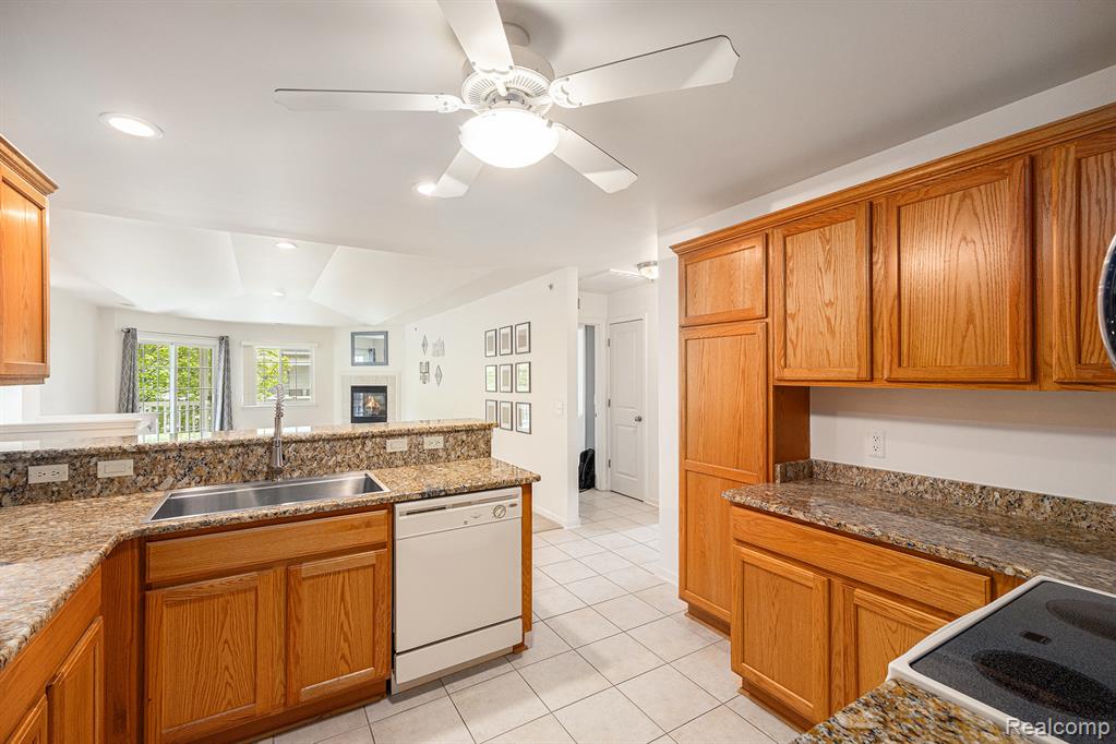 6769 Boulder Pointe Drive, Washington, MI — Photo 13