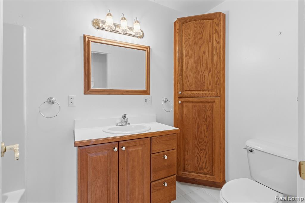 2363 Willowdale Drive, Burton, MI 48509 — Photo 23
