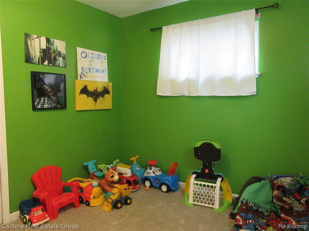 933 E Dallas Avenue, Madison Heights, MI 48071 — Photo 15