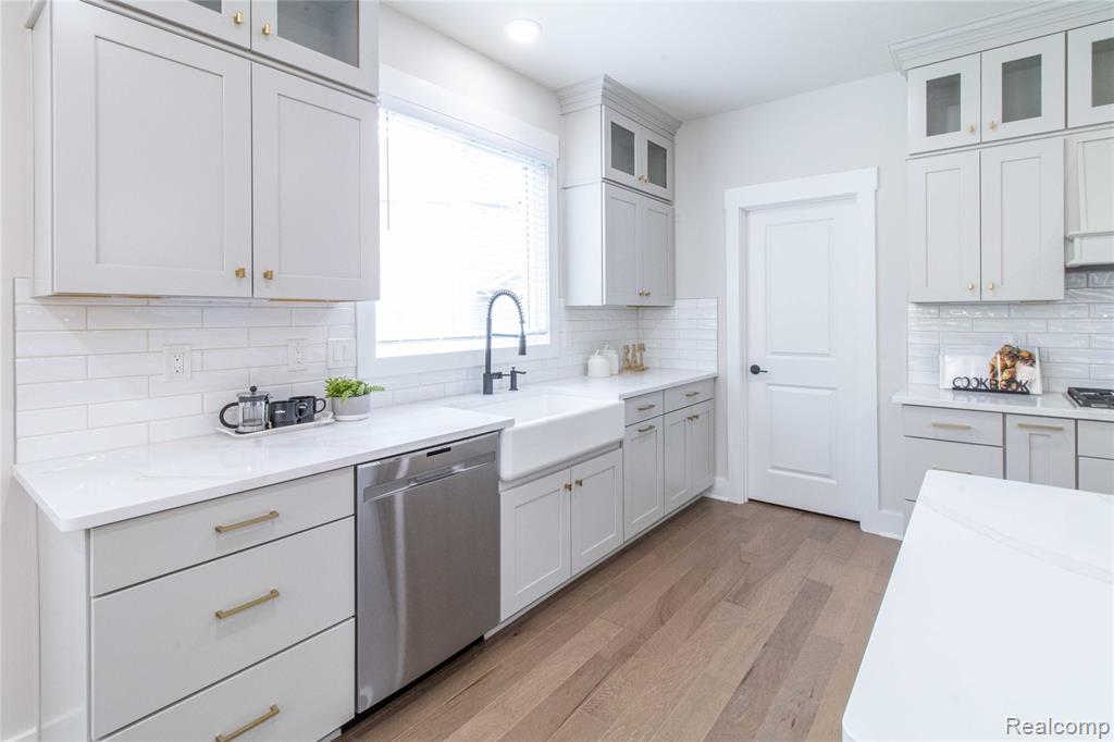 5532 Timber Glen Court, Ann Arbor, MI 48108 — Photo 18
