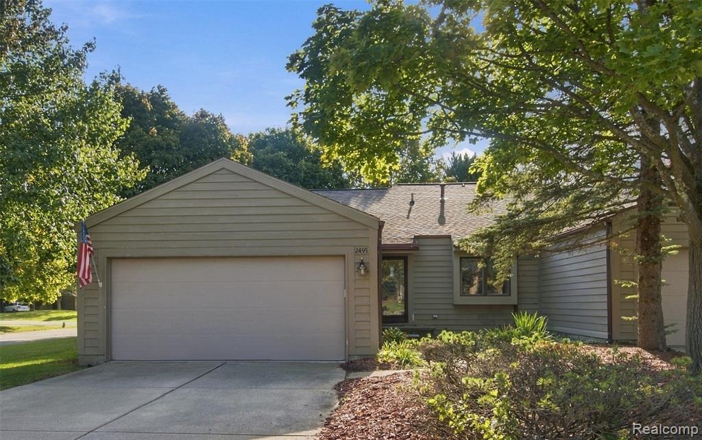 2495 Valley Oaks Circle, Flint, MI 48532