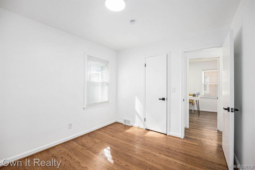 21138 Huntington Avenue, Harper Woods, MI 48225 — Photo 13