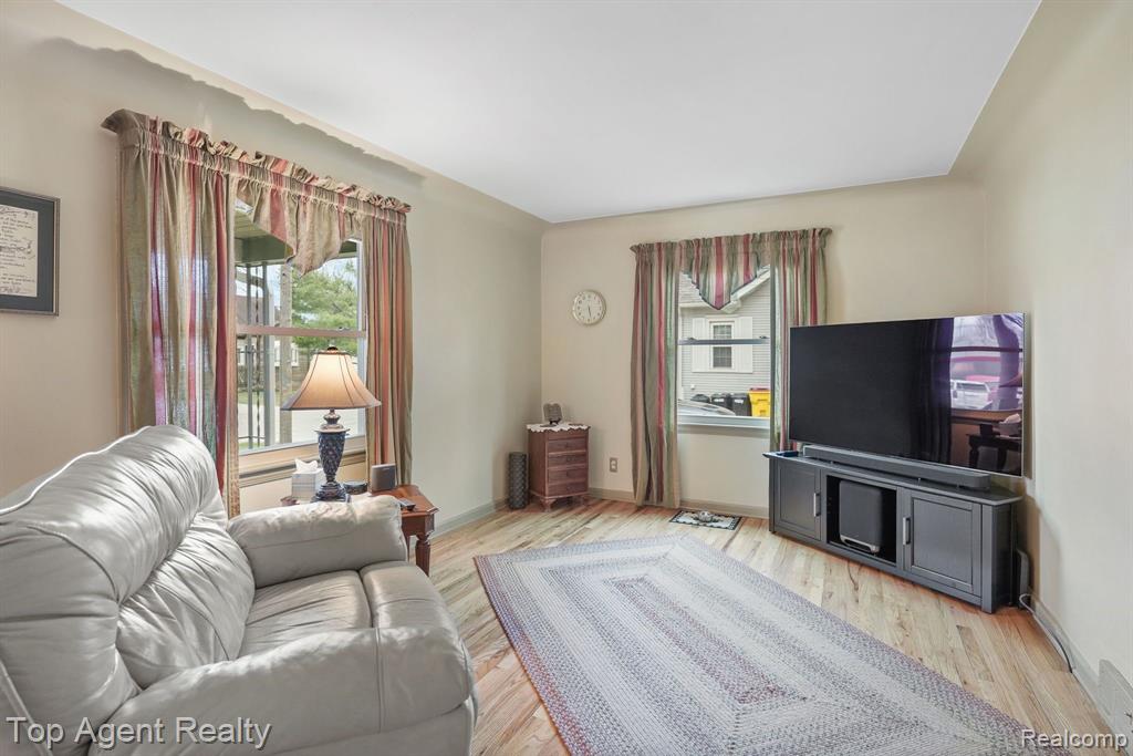 7545 CRISSMAN Street, Utica, MI 48317 — Photo 4