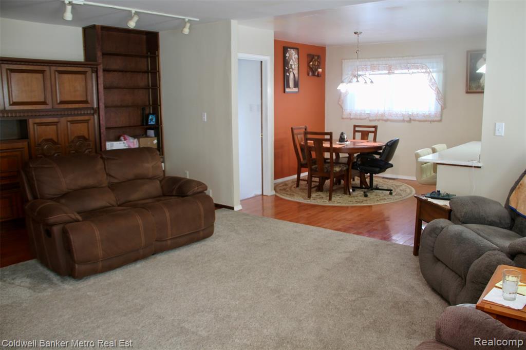 4092 Woodstock Road, Waterford, MI 48328 — Photo 26