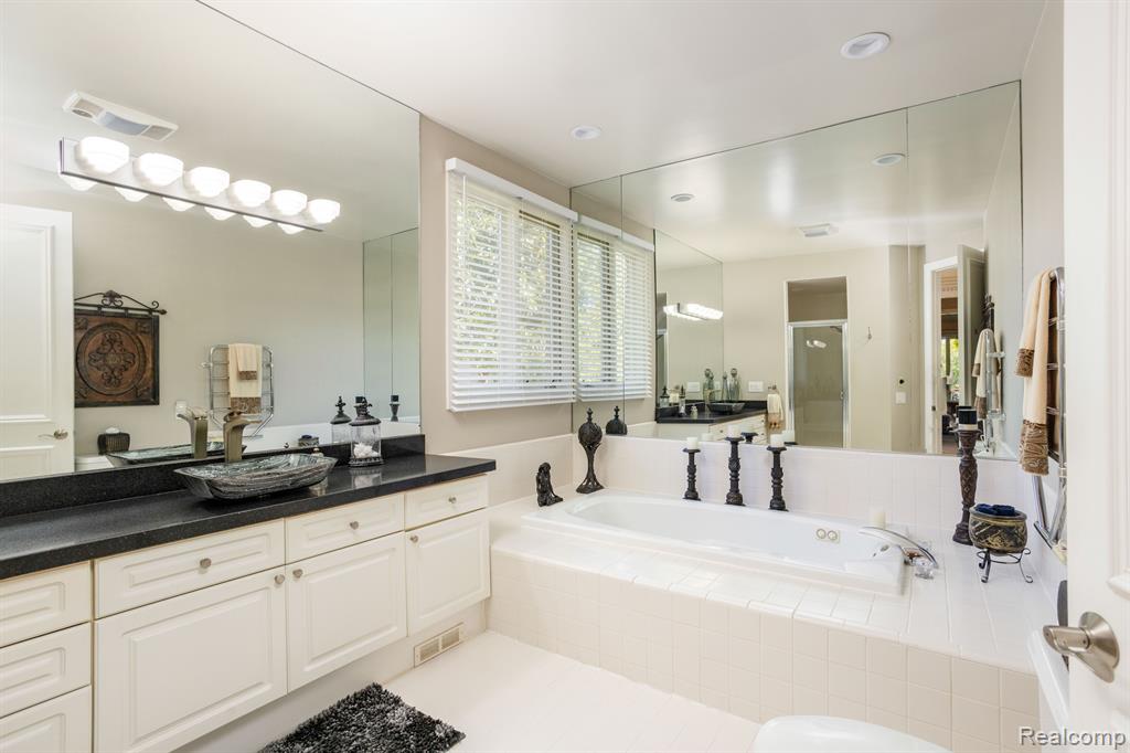 5130 OAKBROOKE Drive, West Bloomfield, MI 48323 — Photo 43