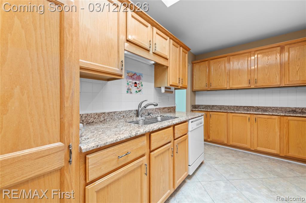 48578 Edgemont Court, Utica, MI 48315 — Photo 9