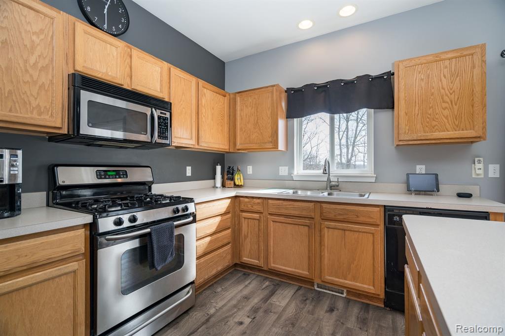 432 OTTER RUN Road, Holly, MI 48442 — Photo 11