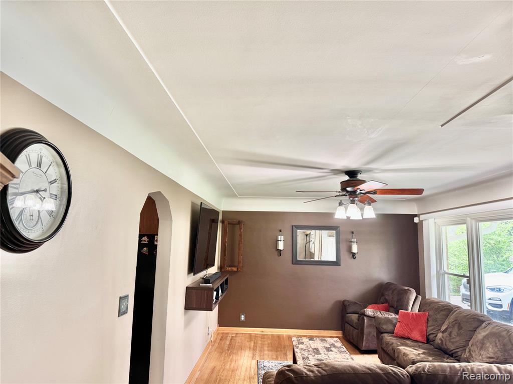 4550 Maeder Street, Shelby Twp, MI 48316 — Photo 16