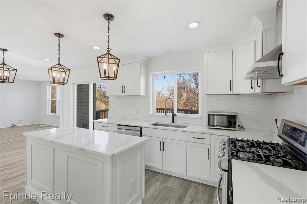 7858 Turrillium Lane, Waterford, MI 48327 — Photo 12