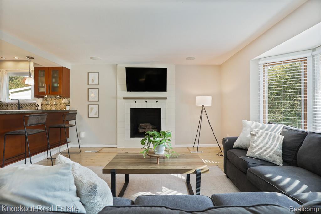 6157 Barker Circle, Waterford, MI 48329 — Photo 20