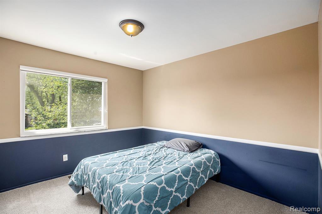 5049 Surrey Drive, Sterling Heights, MI 48310 — Photo 17