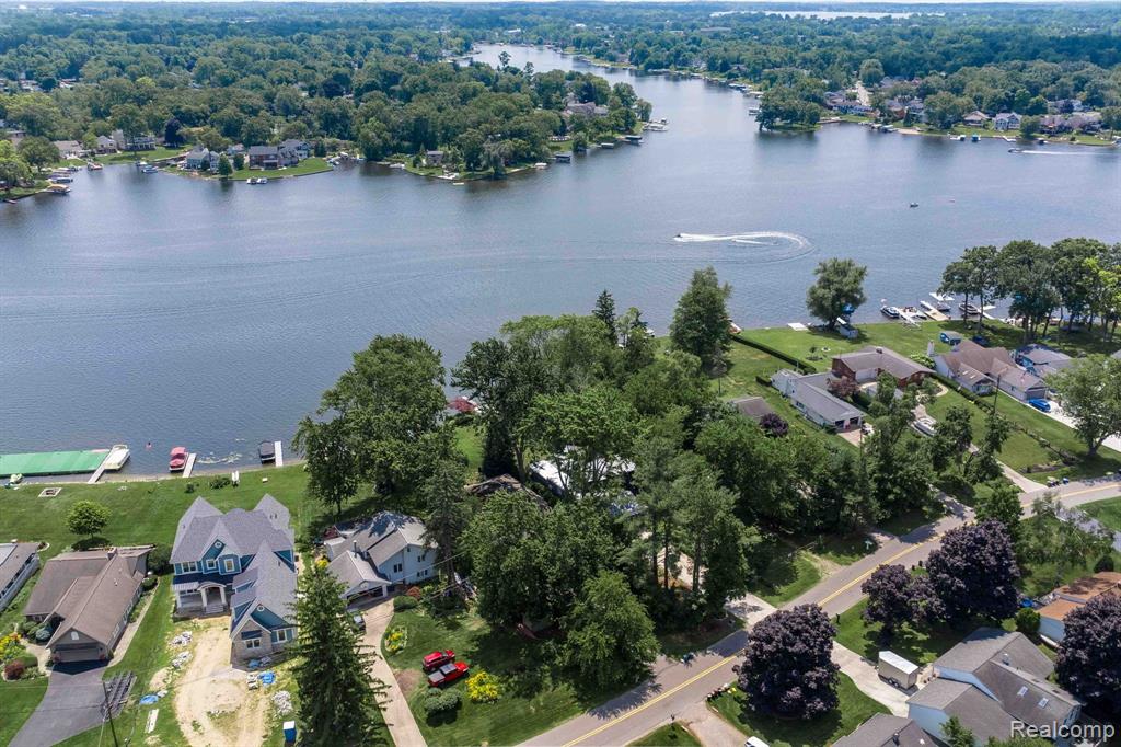 966 WOLVERINE Drive, Wolverine Lake, MI 48390 — Photo 30