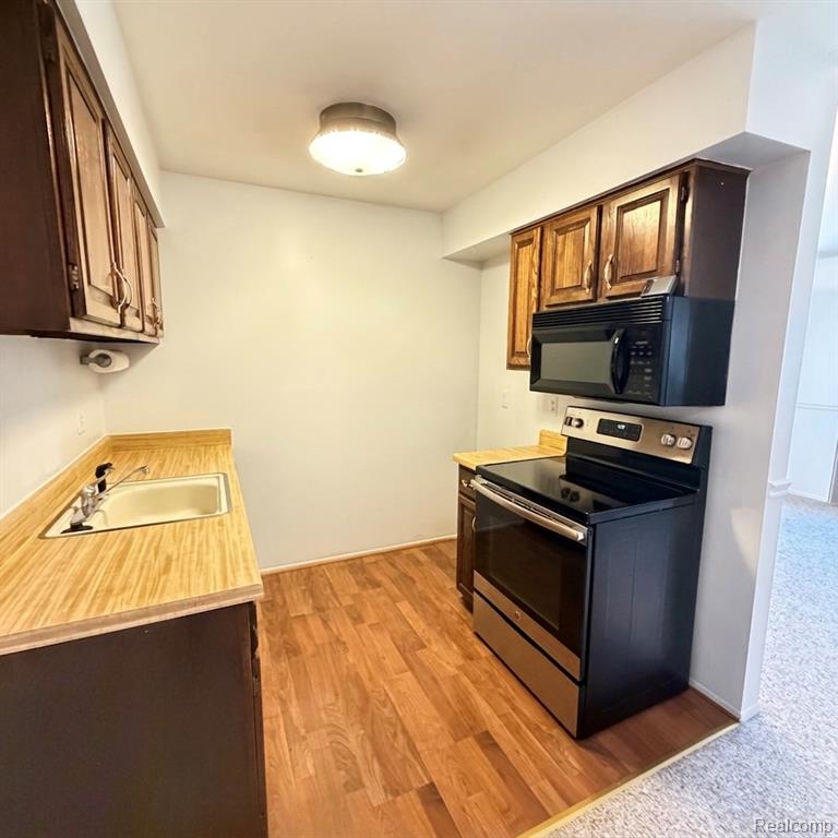 17116 Kingsbrooke Drive, Clinton Twp, MI 48038 — Photo 8