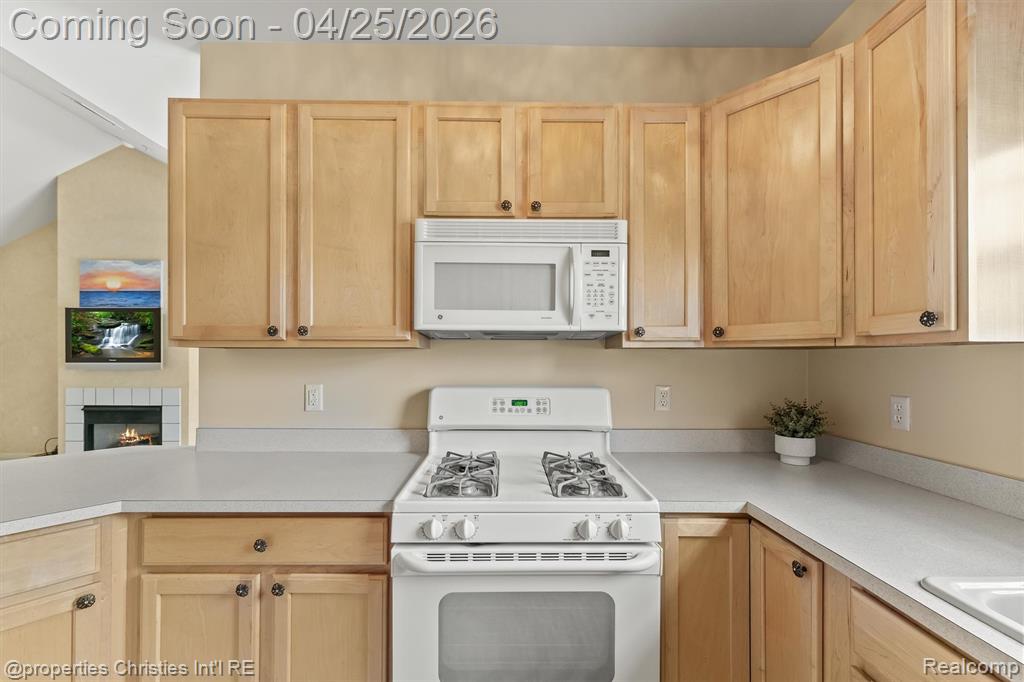 4200 Addington Drive, Commerce Twp, MI 48390 — Photo 9