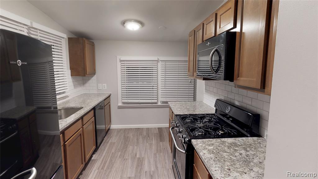 4015 Oak Knoll Road, Waterford, MI 48328 — Photo 2