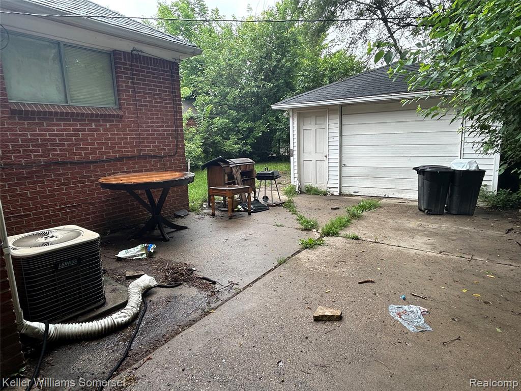 18573 Elkhart Street, Harper Woods, MI 48225 — Photo 8