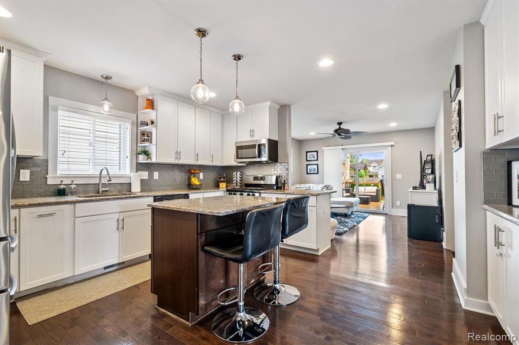 920 CAMBRIDGE Road, Berkley, MI 48072 — Photo 13