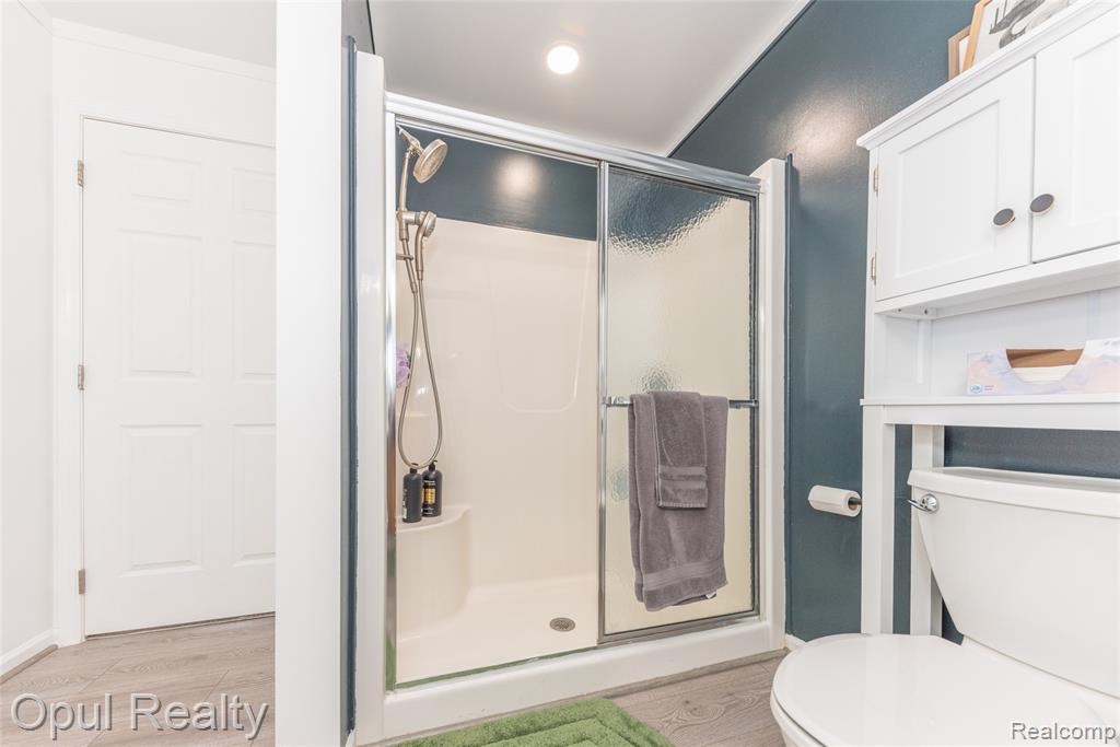 11698 Farmington Road, Livonia, MI, 48150