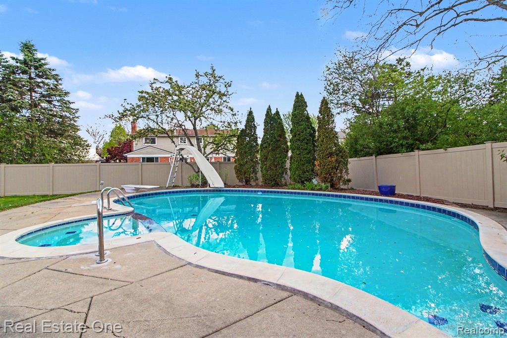 610 Thurber Drive, Troy, MI 48085 — Photo 16