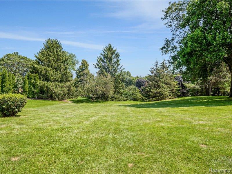 69504 Saxon Drive, Bruce, MI 48065 — Photo 35