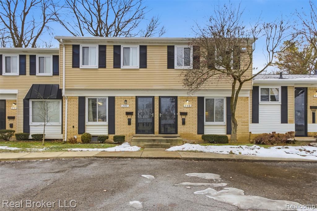 759 Hilldale Circle, Milford, MI 48381 — front exterior