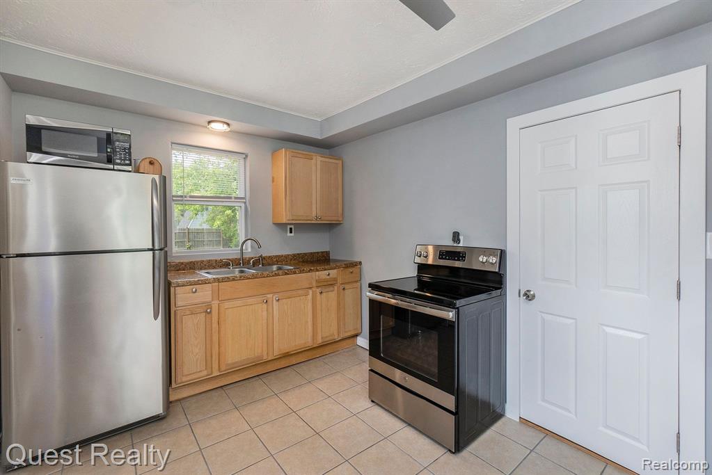 731 EMERSON Avenue, Pontiac, MI 48340 — Photo 7