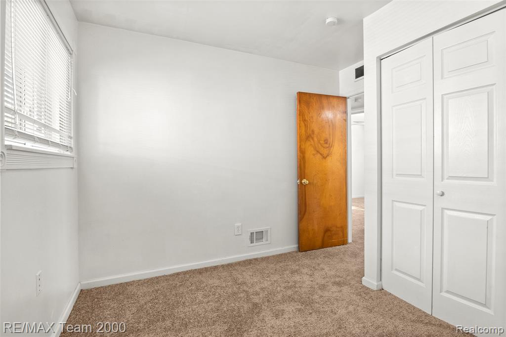 5027 Lincoln Boulevard, Dearborn Heights, MI 48125 — Photo 24