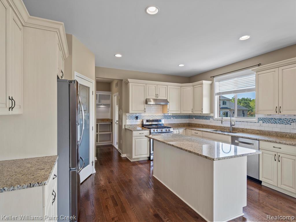 46267 Terrace Drive, Shelby Twp, MI 48317 — Photo 12