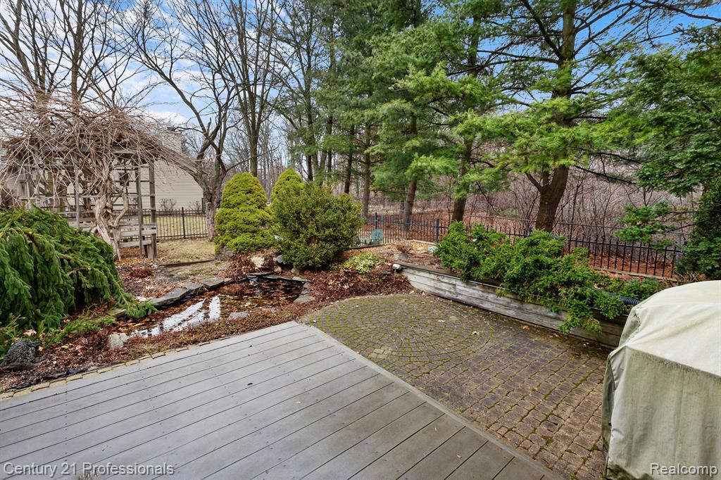 7594 Woodside Place, Waterford, MI 48327 — Photo 15