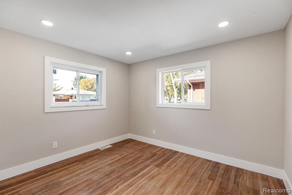 8134 LOCHDALE Street, Dearborn Heights, MI 48127 — Photo 14