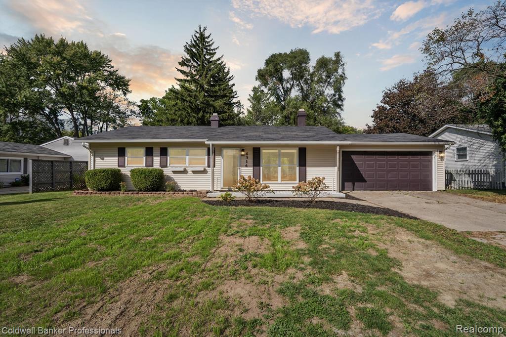 6314 Woodsdale Drive, Grand Blanc, MI 48439 — front exterior