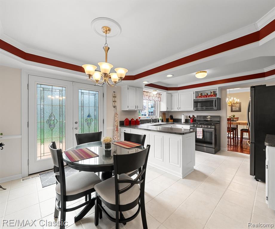 45597 HOLMES Drive, Canton, MI 48187 — Photo 18