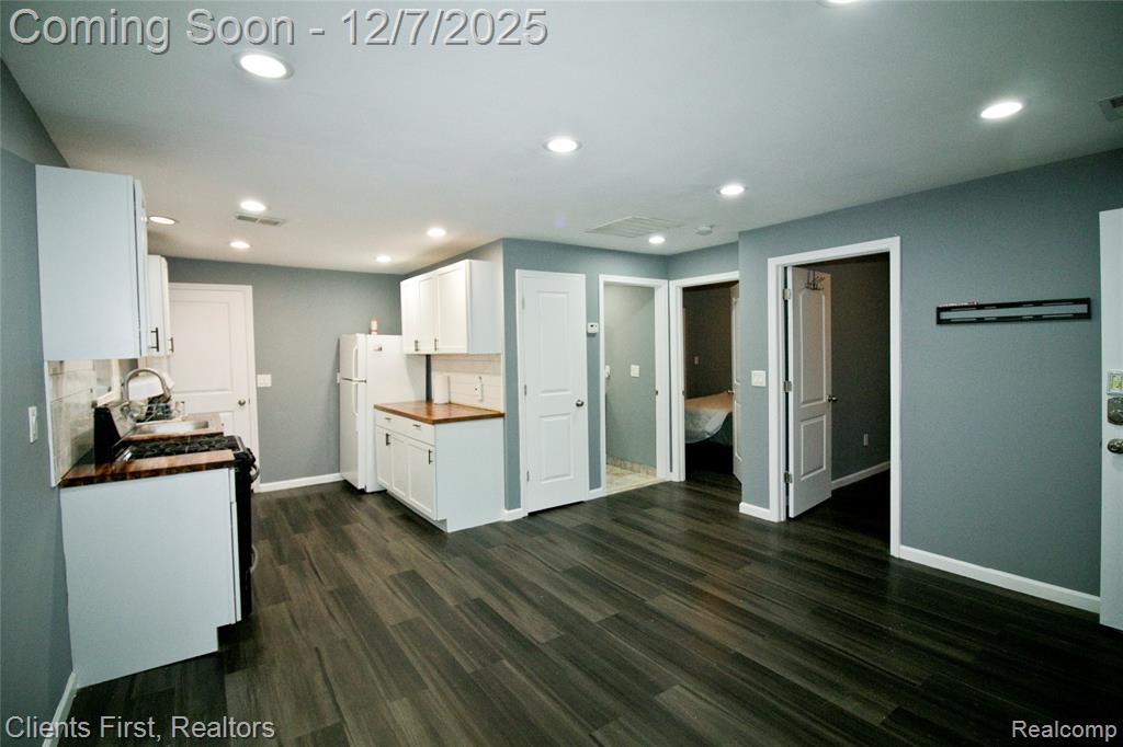 5654 Bedford Street, Dearborn Heights, MI 48125 — Photo 10