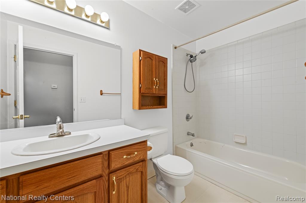 4967 Oak Hill Drive, Waterford, MI 48329 — Photo 24