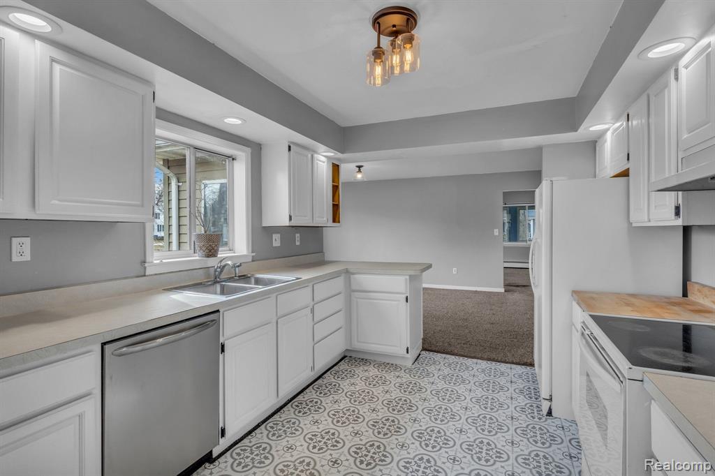 732 N 9TH Street, St. Clair, MI 48079 — Photo 10