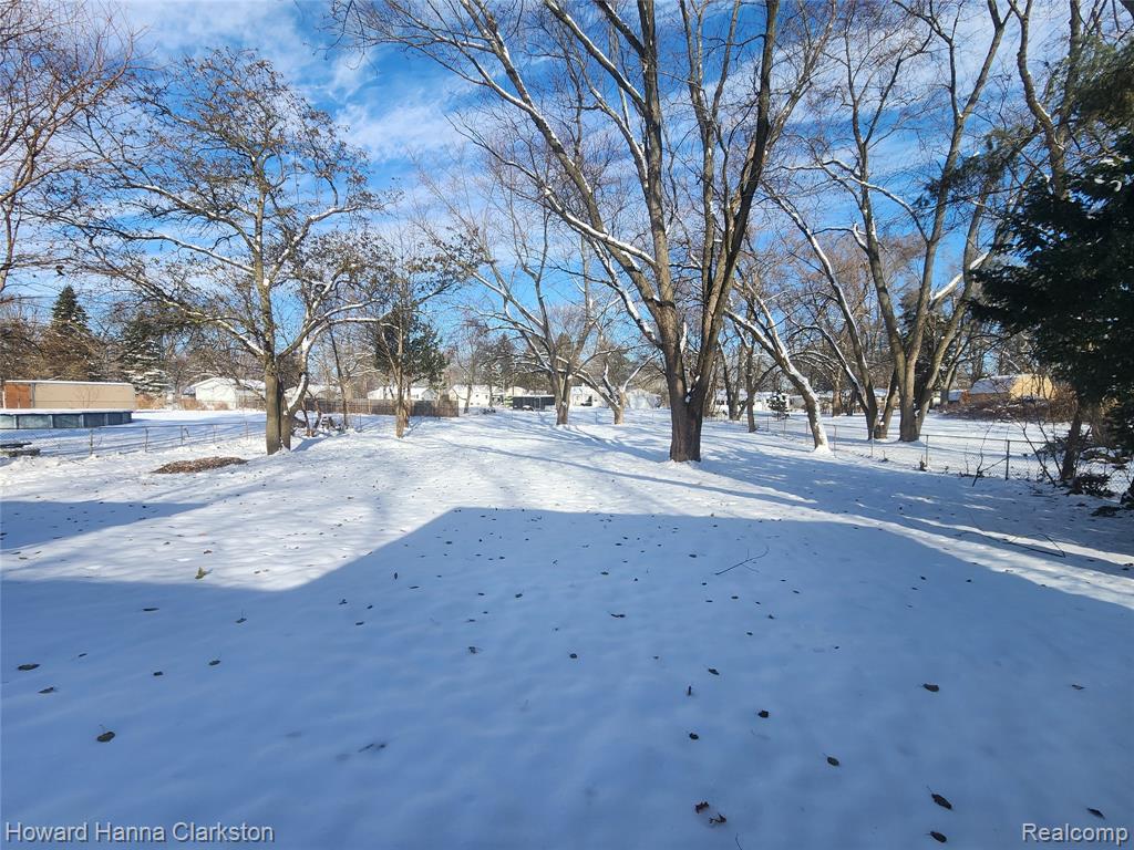 5748 Graves Street, Waterford, MI 48327 — Photo 11