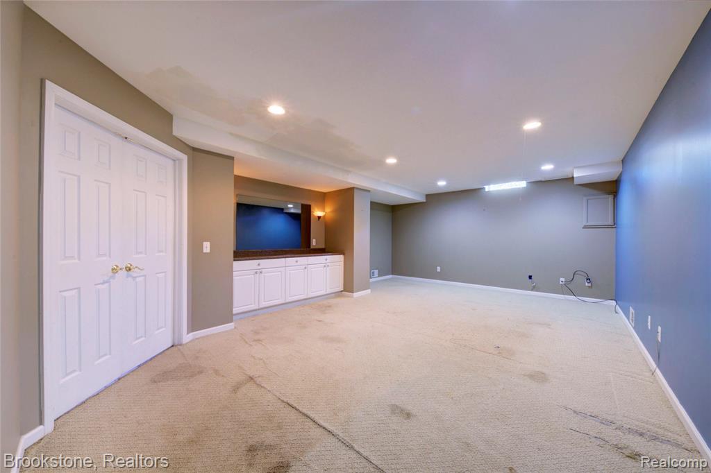 7849 Twins Drive, Waterford, MI 48329 — Photo 32