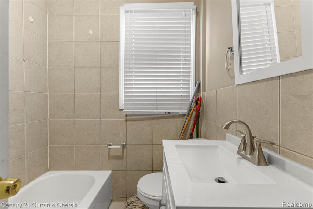 7925 Pinehurst Street, Dearborn, MI 48126 — Photo 33