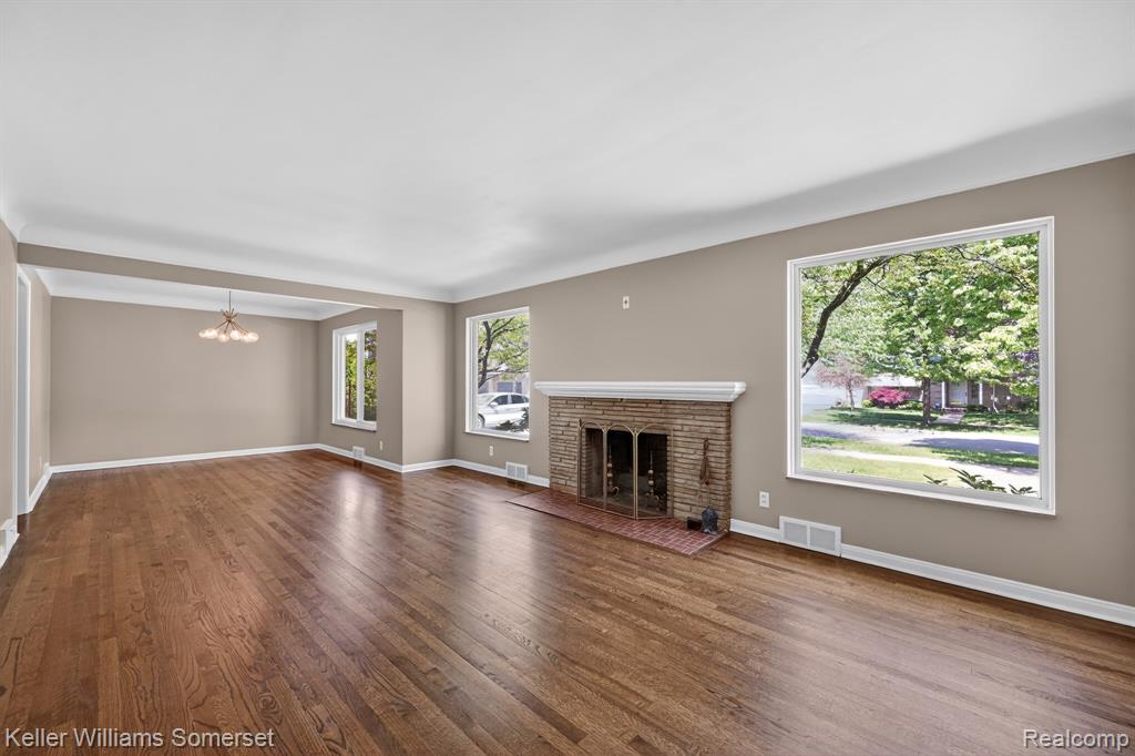 1681 Oxford Road, Grosse Pointe Woods, MI 48236 — Photo 4