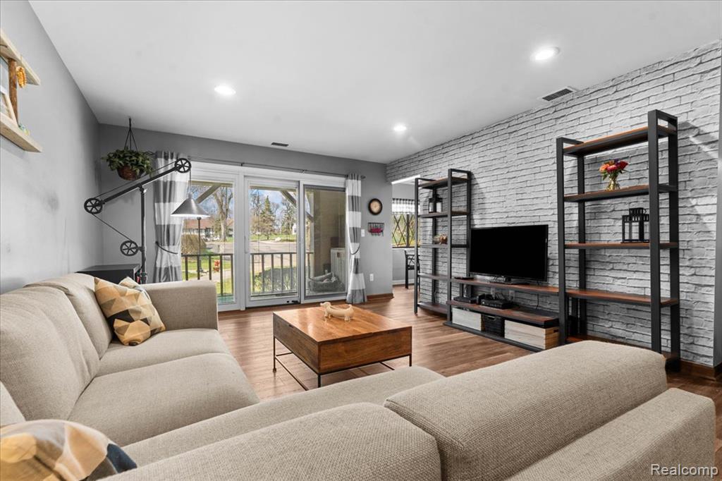42160 Woodward Avenue, 17, Bloomfield Hills, MI 48304 — Photo 5