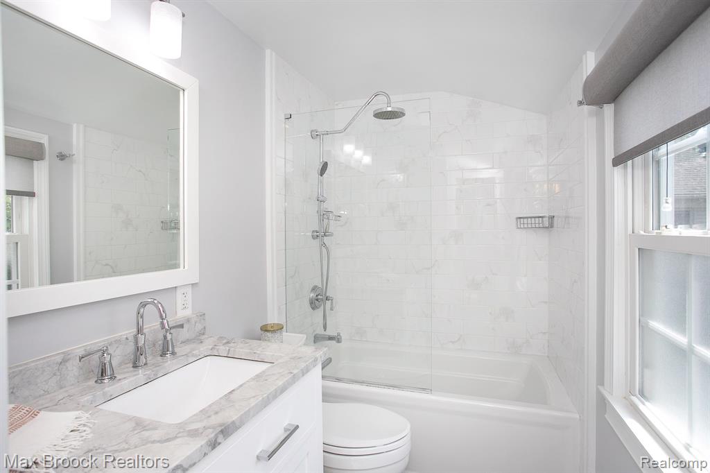 10475 Vernon Avenue, Huntington Woods, MI — Photo 36