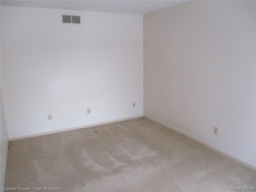 9102 Lake Crest Drive, Whitmore Lake, MI 48189 — Photo 33