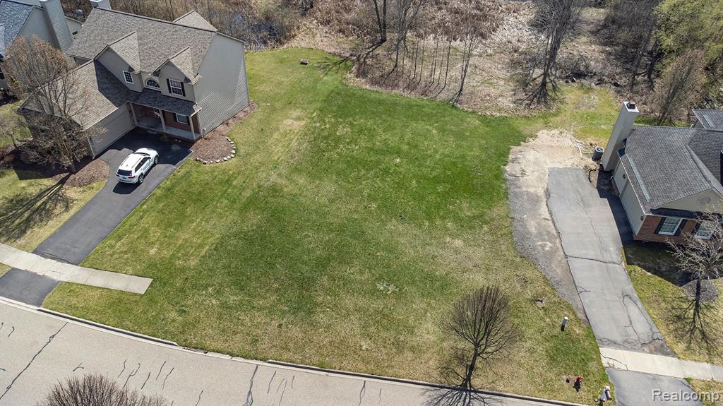 5808 WOODFIELD Parkway, Grand Blanc, MI 48439 — front exterior