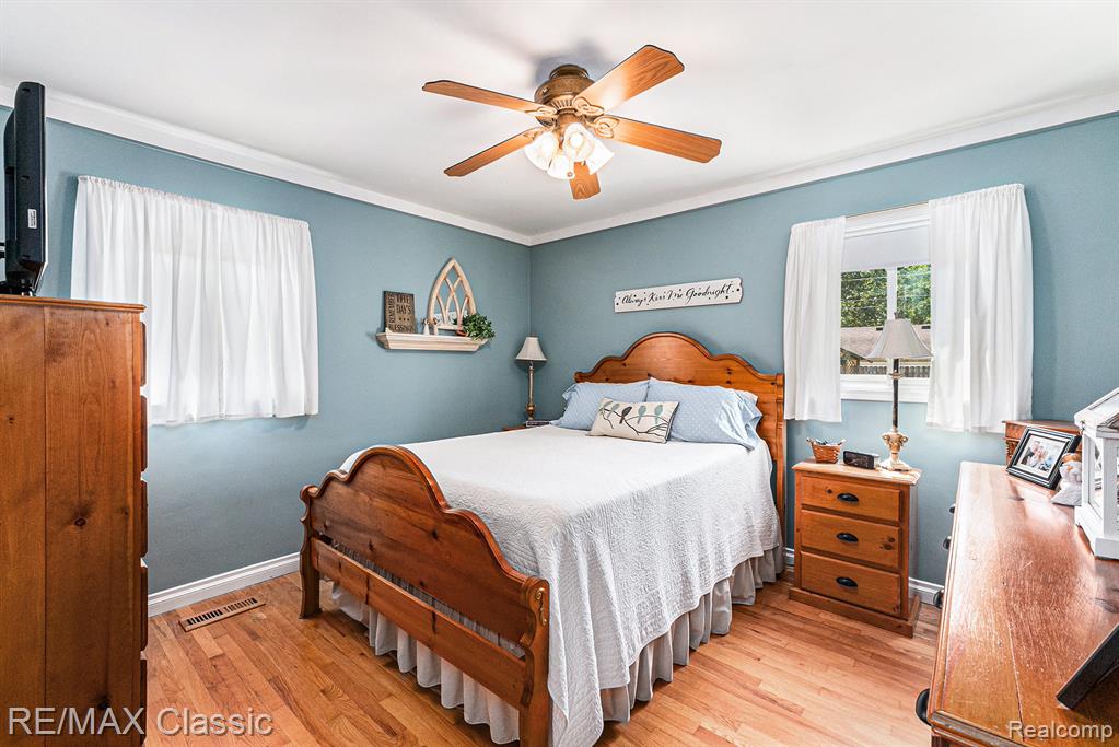 9373 Lathers Street, Livonia, MI 48150 — Photo 8