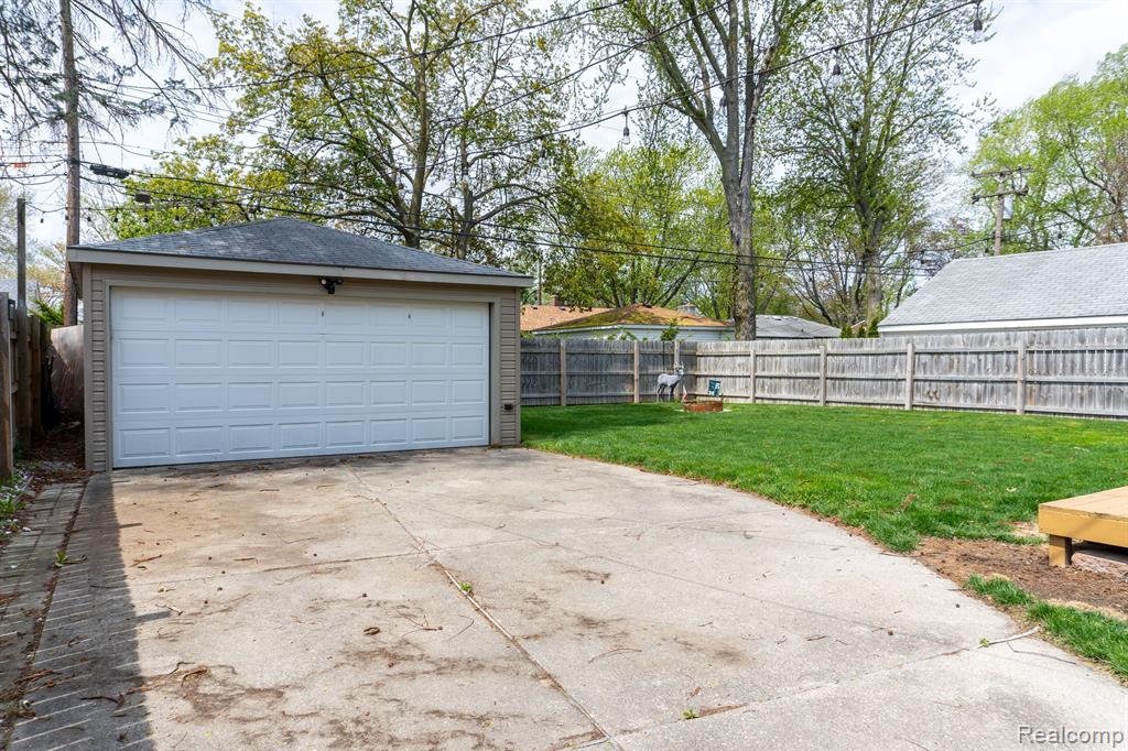 9611 ROSELAND Street, Livonia, MI 48150 — Photo 28