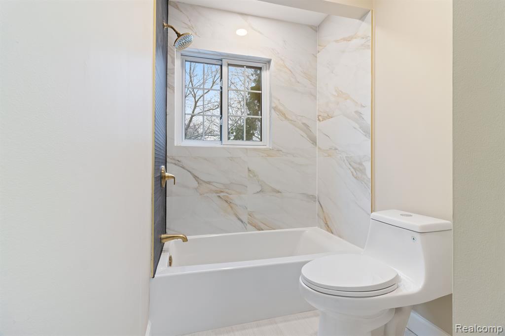 591 E FOX HILLS Drive, Bloomfield Hills, MI 48304 — Photo 24