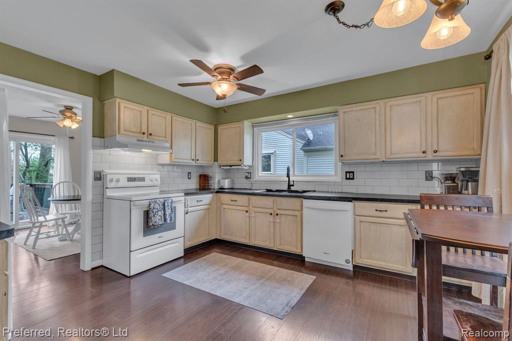 5722 King James Ln., Waterford, MI 48327 — Photo 13
