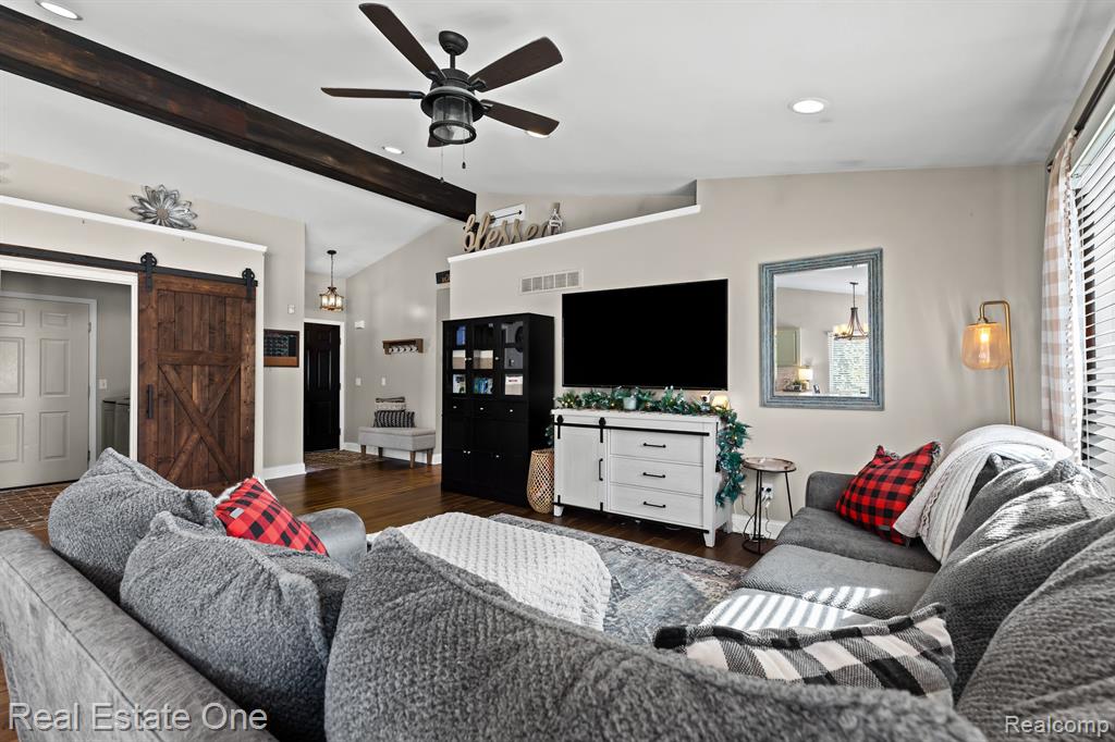 6581 WEDGEWOOD Court, Waterford, MI 48327 — Photo 6